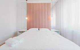 3 Bedrooms Premium Bella Rosa For 8 Guests With Ac And Underground Parking